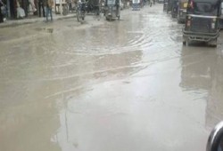 أهالي العامرية يشتكون من غمر مياة الصرف للشوارع