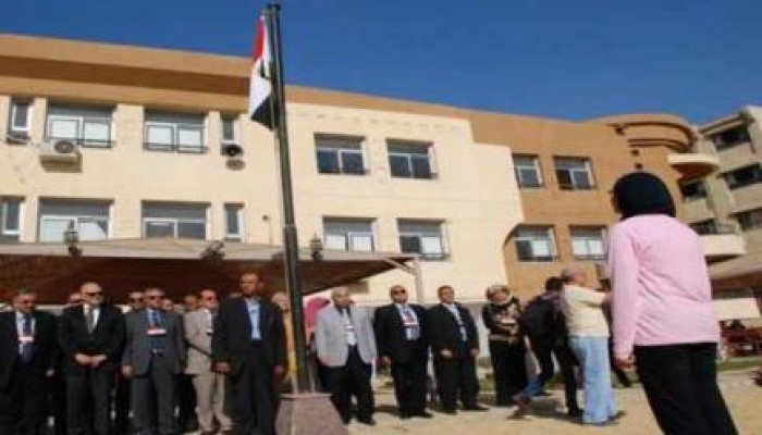 اعتصام معلمي"المتفوقات"بالمعادي لعدم صرف الأجور