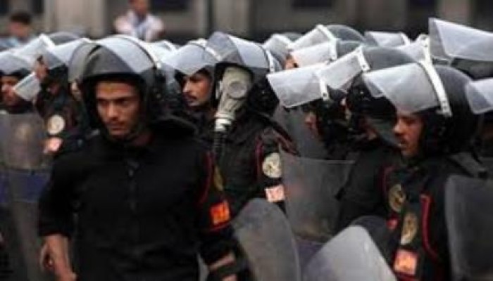 الانقلاب يحاصر قرية دار السلام  بالفيوم واعتقالات عشوائية
