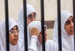 الإسكندرية : إحالة 13 للمحاكمة العاجلة بينهم سيدتان