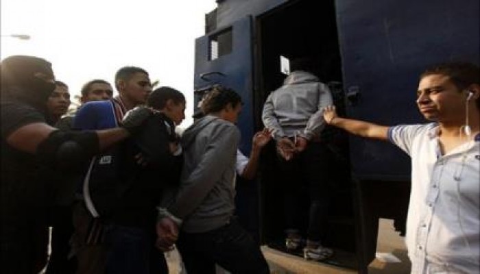 فصل طالب بسبب كتابته مقال "كلية الألسن مبنى تسكنه الشياطين"