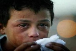 طفل يقطع شرايين يده بقسم شرطة هروبا من التعذيب