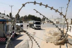 إدخال 330 شاحنة لقطاع غزة عبر كرم أبو سالم