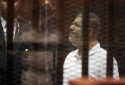 الرئيس مرسي يحيّى الدفاع عقب انتهاء المرافعة