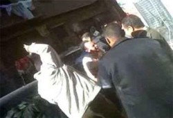 شرطة الانقلاب تسحل عمال فرن بلدي بطنطا