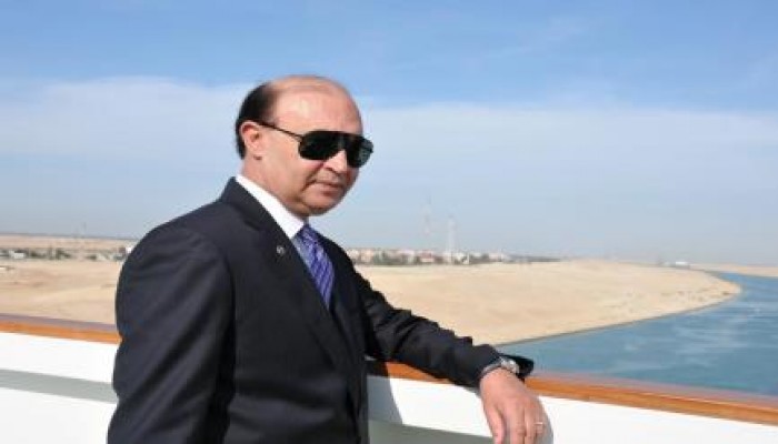 تقديرا لنفاقه .. الخائن السيسي يجدد لـ"مميش" رئاسة القناة