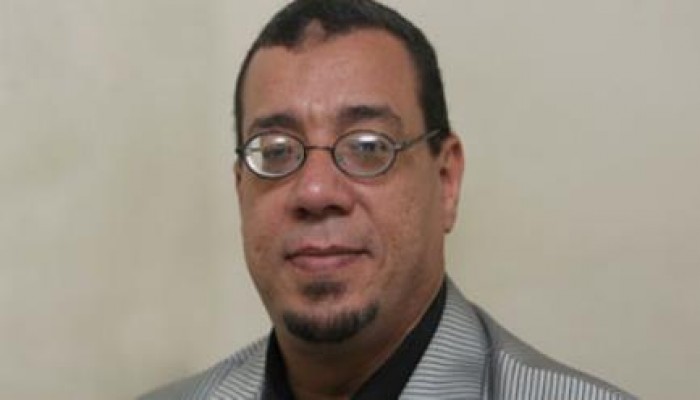 زوجة هاني صلاح الدين : زوجي لم يفقد بصره وحالته تتدهور