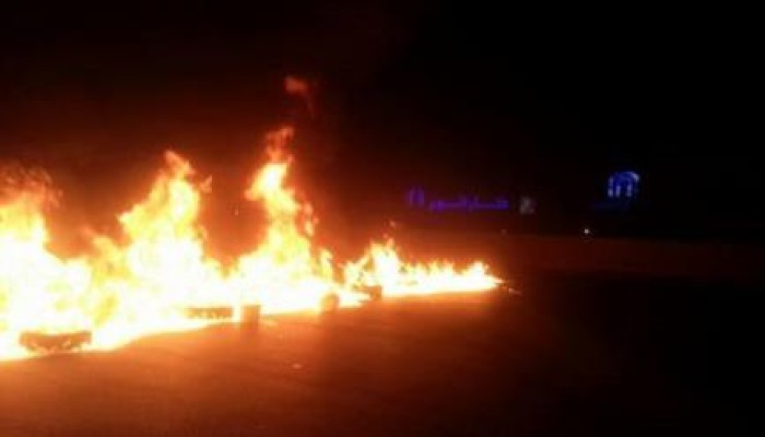 ردا على اعتداء الداخلية.. رافضو الانقلاب يقطعون الطريق الدائري أمام كارفور المعادي