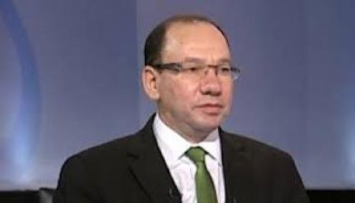 وائل قنديل ردا على خطاب الخائن يكتب : الجنرال بلا فلاتر