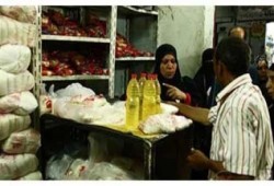 بنى سويف: بقالو التموين يتظاهرون بسبب نقاط الخبز