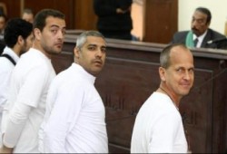 التايمز: احتجاز "السيسي" الصحفيين كرهائن.. وصمة عار
