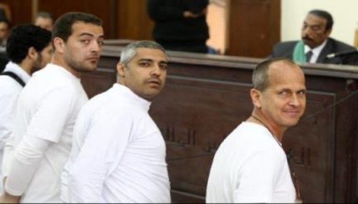 التايمز: احتجاز "السيسي" الصحفيين كرهائن.. وصمة عار