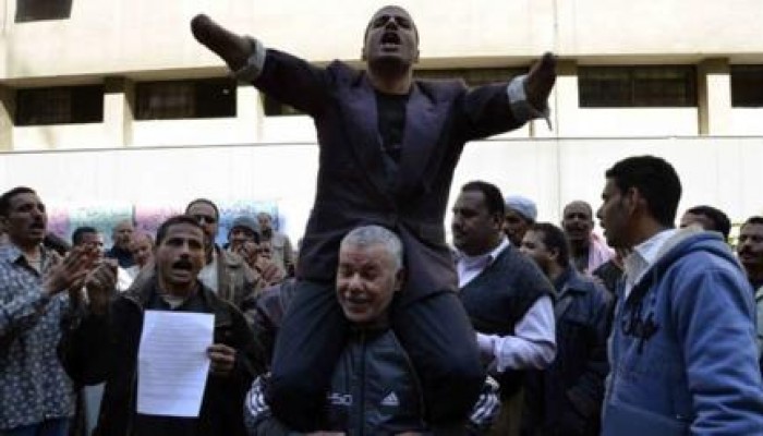 عمال "جاكوب" يتظاهرون رفضا لتصفية الشركة