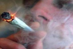 كوارث الإنقلاب.. أمين شرطة يبيع المخدرات بمحافظة أسوان وغياب تام للأمن