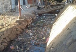 بنى سويف : بالصور تفشي الأمراض والأوبئة بقرية ملاحية سعيد جعفر بسب تلوث الترع بالنفايات