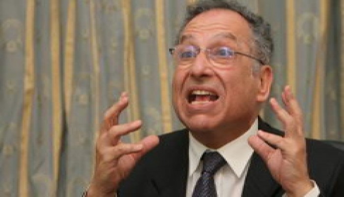 نشطاء لـ ممدوح حمزة: «ثوار السبوبة.. ساعة تروح وساعة تيجي»