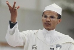 بالفيديو.. داعية جزائري يسخر من صمت عمائم الأزهر أمام السيسي