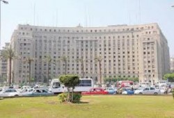 مسلسل الانتحار مستمر في مصر الانقلاب .. عجوز ينتحر من فوق مجمع التحرير !