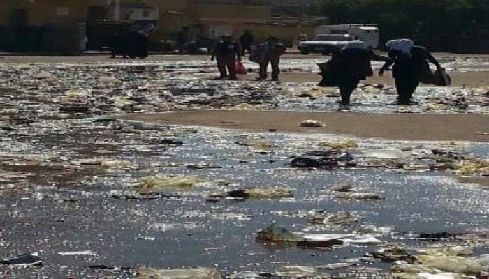 بالصور.. مياه الصرف والقمامة تغرقان شوارع أسوان.. والانقلاب يتجاهل