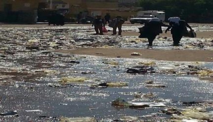 بالصور.. مياه الصرف والقمامة تغرقان شوارع أسوان.. والانقلاب يتجاهل