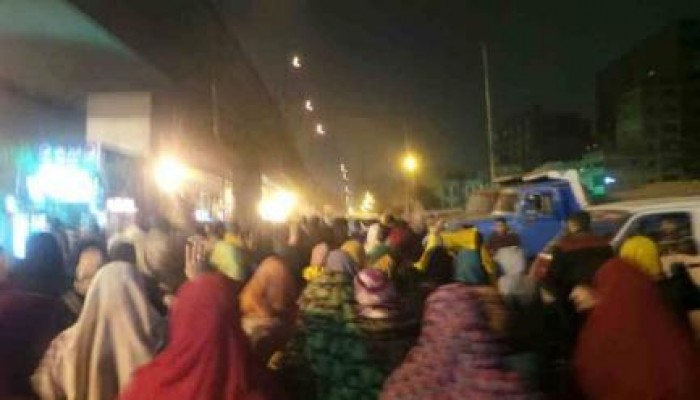 القاهرة : ثوار الزواية الجمراء يخرجون في مسيرة ليلية ضد الانقلاب رغم برودة الجو