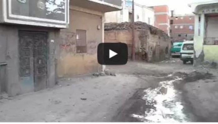 بالفيديو.. قرية قليشان بالبحيرة تعانى من تهالك شبكة الصرف وغرق الشوارع