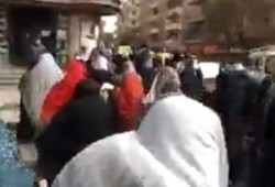 في أجواء شديدة البرودة .. ثوار حلوان ينددون بجرائم الانقلاب