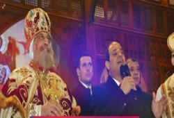 نشطاء: زيارة السيسي للكنيسة هدية لدور تواضروس