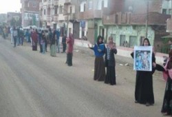 بنى سويف:  سلسة بشرية لأهالى الميمون فى ختام اسبوع معا للتحرير والتطهير