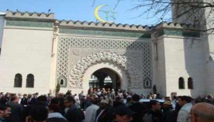 شعارات مناهضة للإسلام على جدار مسجد في النمسا