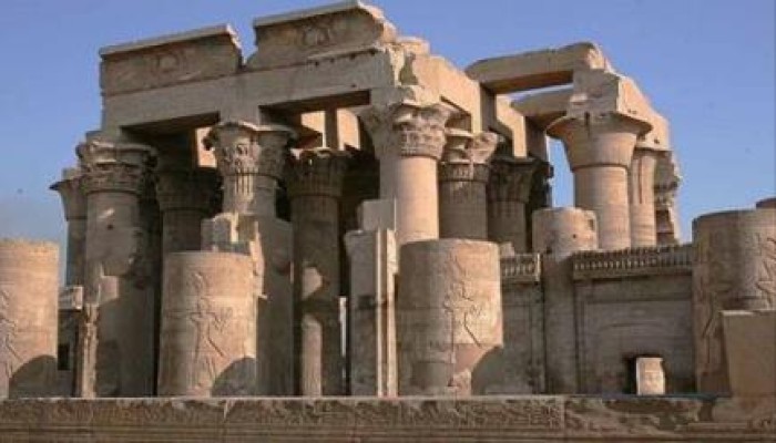 فى عهد الانقلاب: خفير نظامي يتحرش بطفلتين استراليتين بمعبد كوم امبو