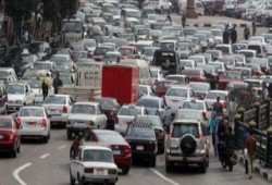 شلل مرورى أعلى أكتوبر والأوتوستراد إثر انقلاب سيارتى ملاكى ونقل ثقيل