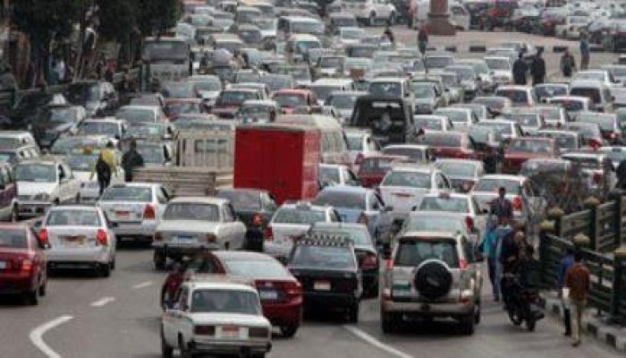 شلل مرورى أعلى أكتوبر والأوتوستراد إثر انقلاب سيارتى ملاكى ونقل ثقيل