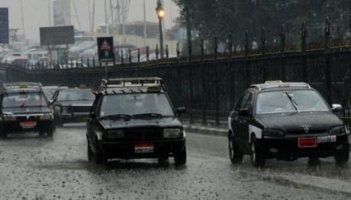 أمطار غزيرة بالقاهرة الكبرى وطقس شديد البرودة ليلا