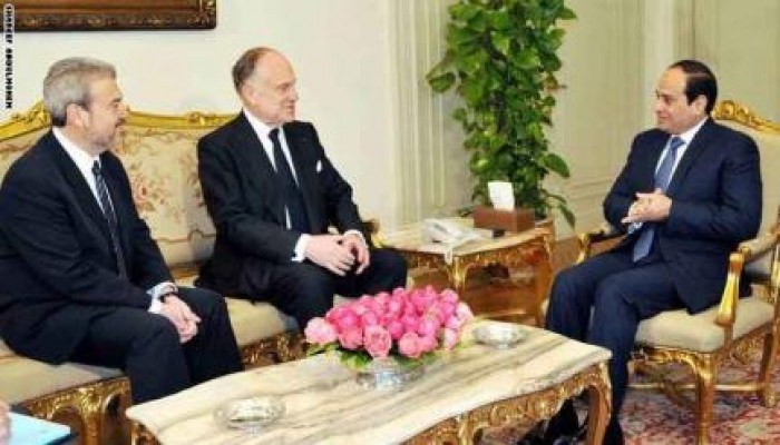 قائد الانقلاب يستقبل رئيس المؤتمر اليهودي العالمي.. والأخير يثني على تصريحاته ضد الإسلام