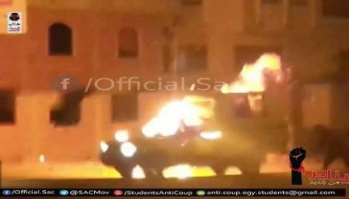 بالصور.. إحراق سيارة شرطة بالسادس من أكتوبر