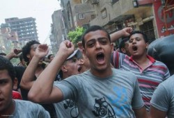 طلاب الفيوم يشعلون مسيرات "معا نثور"