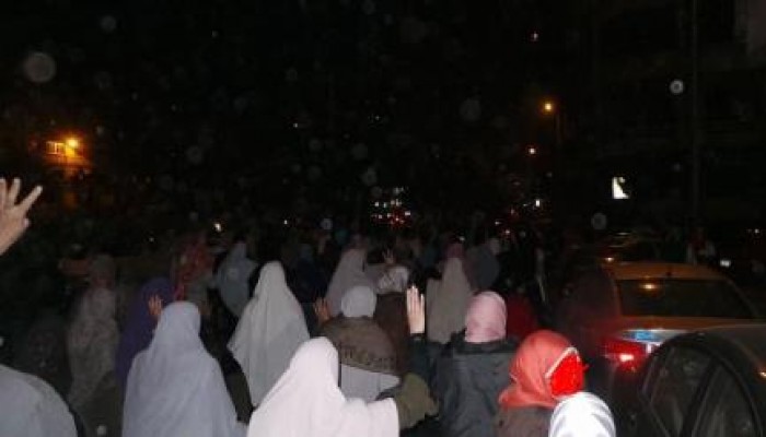 ثوار الإسكندرية ينددون بغرق الشوارع بمياه الصرف الصحي