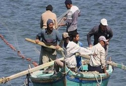 للمرر الرابعة خلال أيام .. احتجاز 15 صيادًا مصريًا في ليبيا