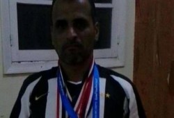 بطل الجمهورية في ألعاب القوى يبيع ميدالياته ليوفر متطلبات أسرته