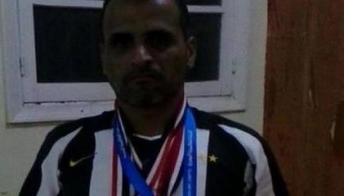 بطل الجمهورية في ألعاب القوى يبيع ميدالياته ليوفر متطلبات أسرته