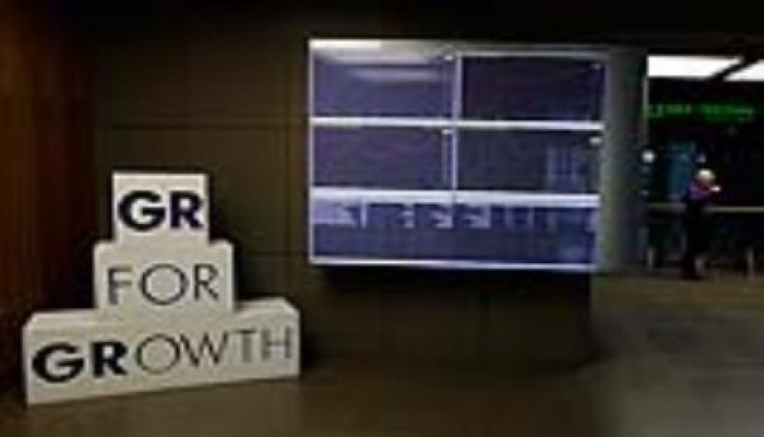 أسعار النفط تسجل أدنـى مستوياتهـا فـي ستـة أعوام