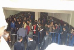 بالصور .. تواجد امني كبير بمحطات المترو لتفتيش الركاب و تكدس الركاب امام البوابات