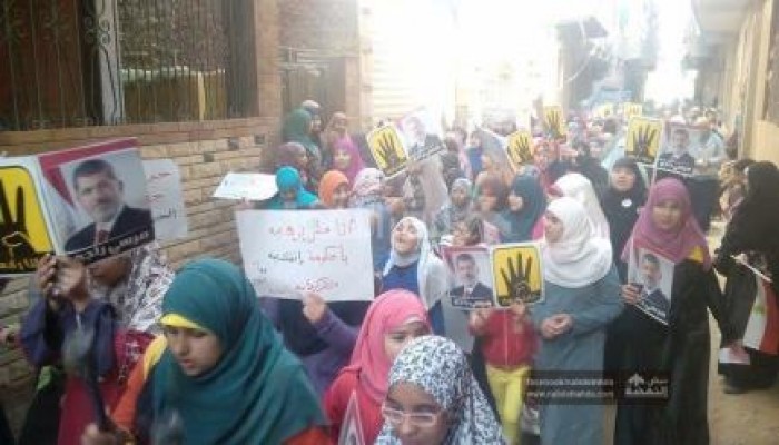 بالصور .. طالبات كرداسة يتظاهرن بمسيرة حاشدة للمطالبة برحيل العسكر