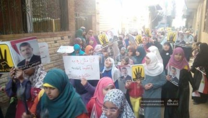 بالصور .. طالبات كرداسة يتظاهرن بمسيرة حاشدة للمطالبة برحيل العسكر