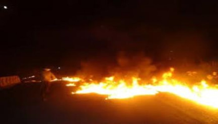 مجهولون يقطعون طريق "الفيوم - بني سويف"