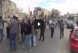 بالفيديو.. سلسلة بشرية على أعتاب "رابعة" رفضًا للانقلاب