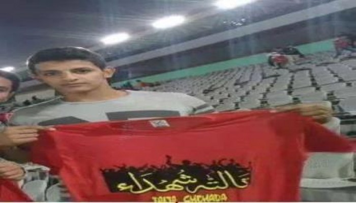 صورة الشهيد عمر فتحي الذي ارتقى مساء الجمعة بمسيرة بالجيزة