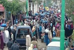 أهالي المحمودية يحاصرون قسم الشرطة حاملين اسطوانات الغاز الفارغة (صور)