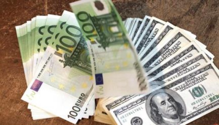 الدولار يقفز لأعلى مستوى في 11 عاماً مقابل اليورو
